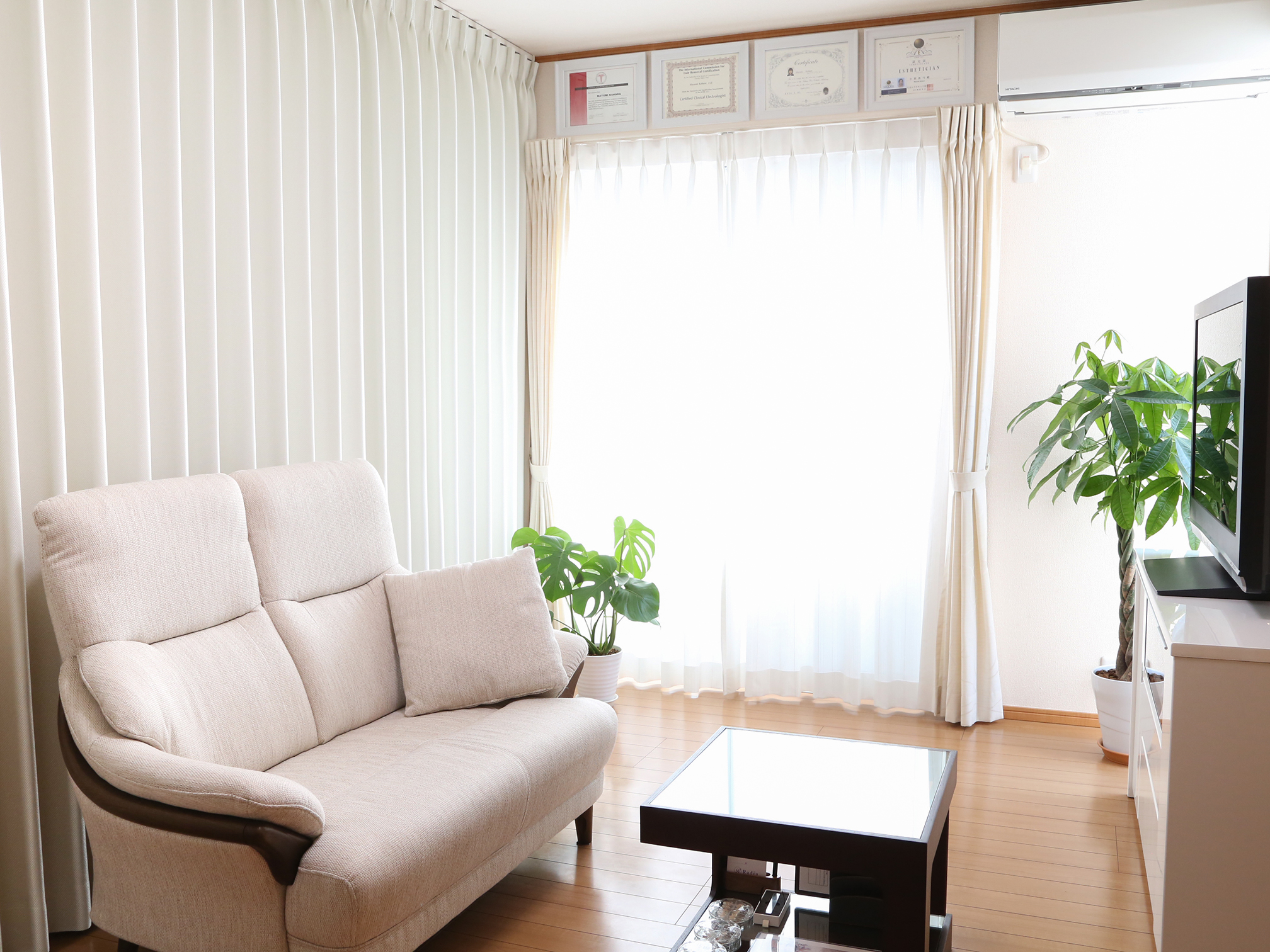 ③ 朝8時から営業 × 完全プライベート空間